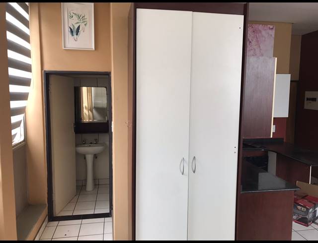 1 BEDROOM FLAT FOR SALE IN BRAAMFONTEIN